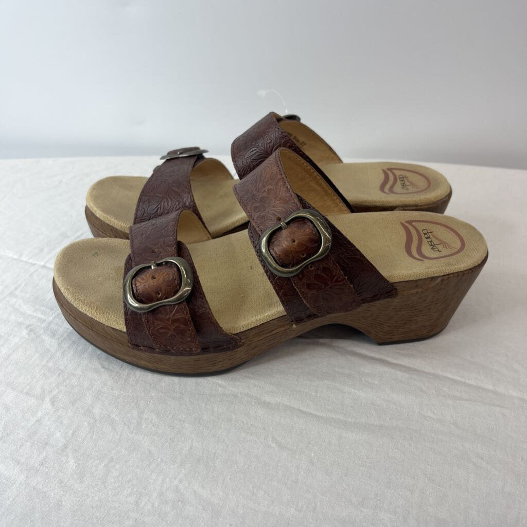 Dansko Shoes 7 Tan/ Brown