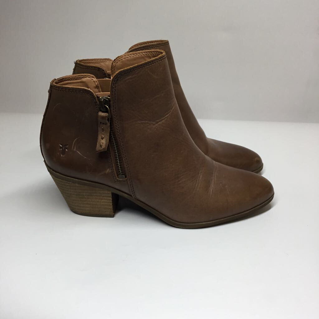 Frye Boots 7.5 Brown