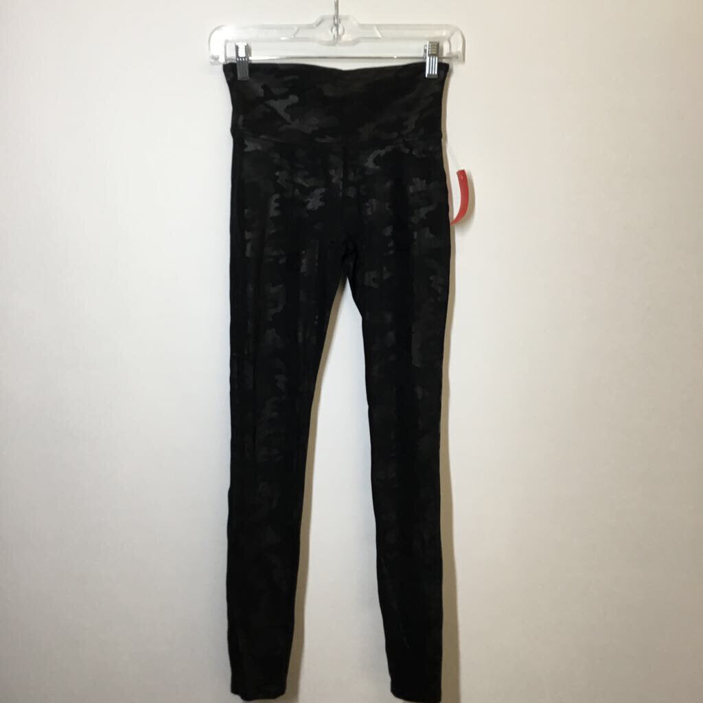 Spanx Designer Athletic Bottoms S Black Camo