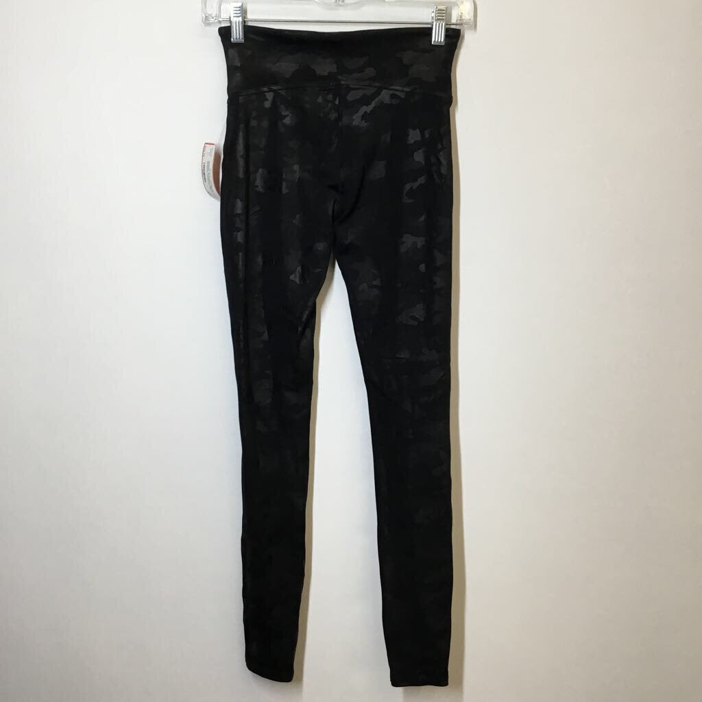 Spanx Designer Athletic Bottoms S Black Camo