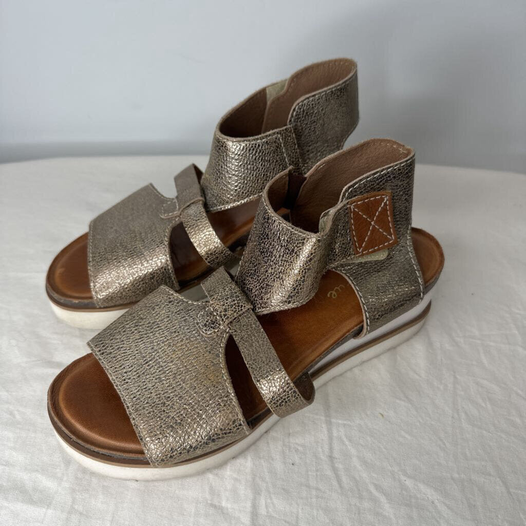 Diba Sandals 8.5 Gold/tan/cream
