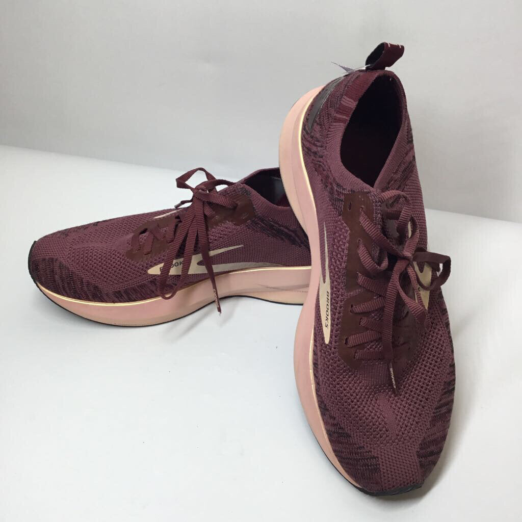 Brooks Shoes 9.5 Pink/Maroon