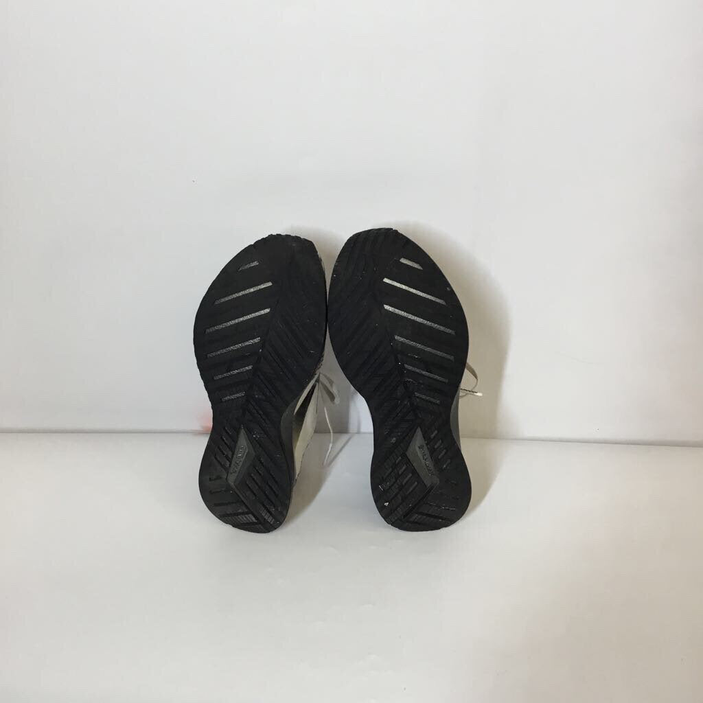 Brooks Shoes 8 BW