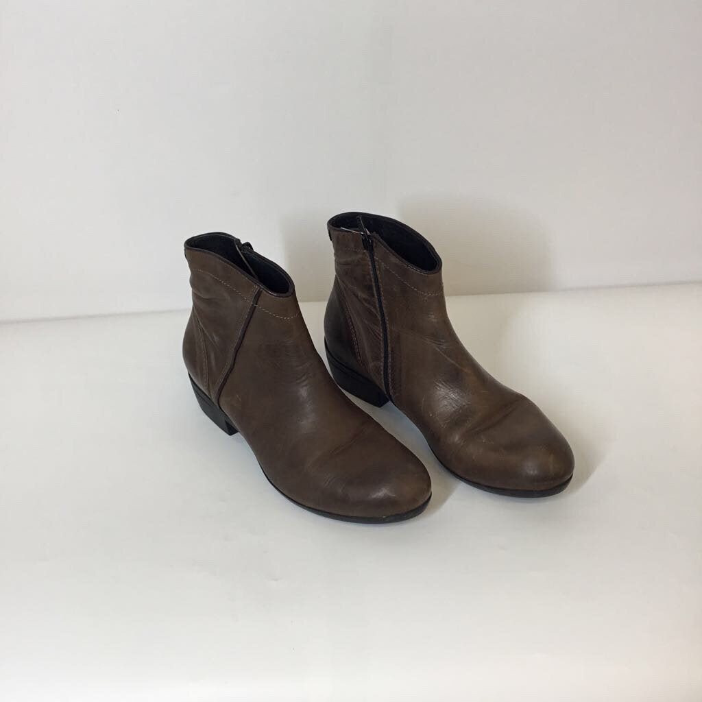 Boots 9 Brown