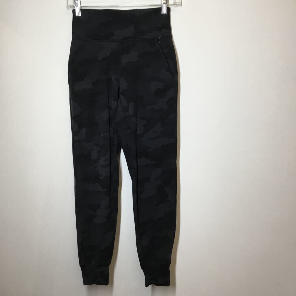 Lululemon Athletic Bottoms 4 Black Camo
