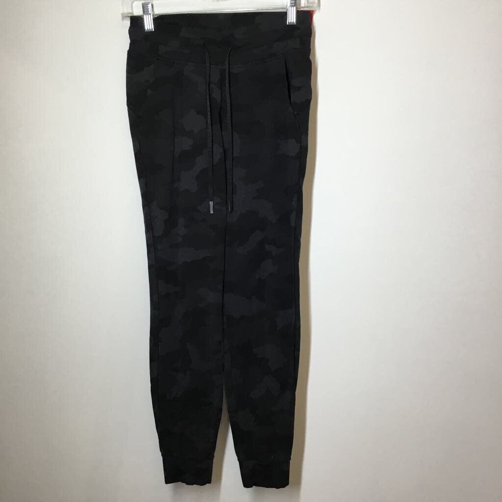 Lululemon Athletic Bottoms 4 Black Camo