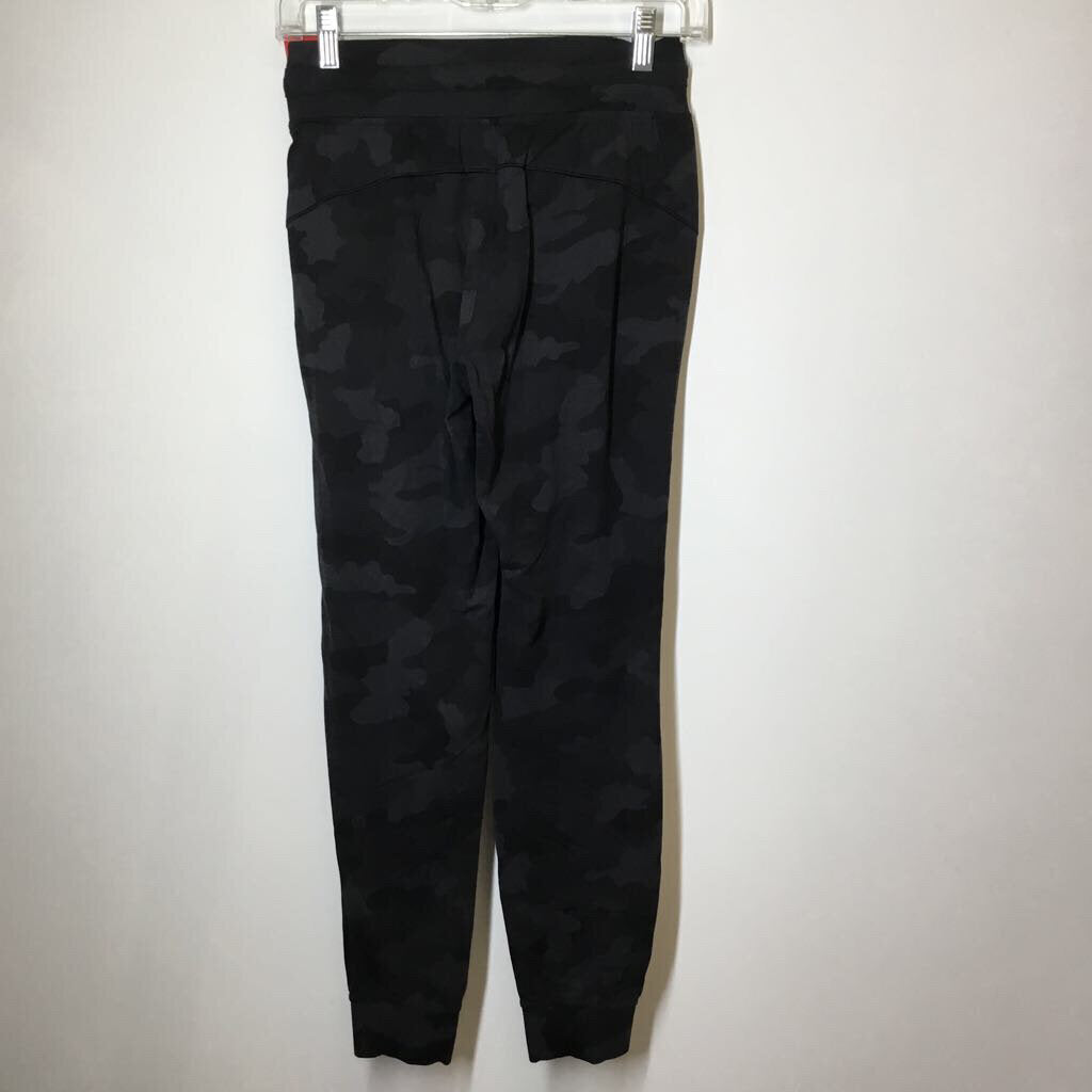 Lululemon Athletic Bottoms 4 Black Camo