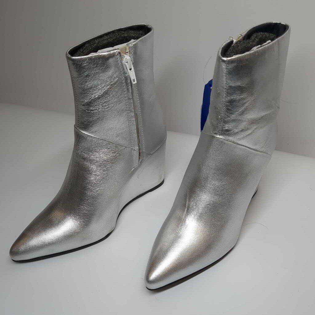 YKK Boots 6.5 Silver