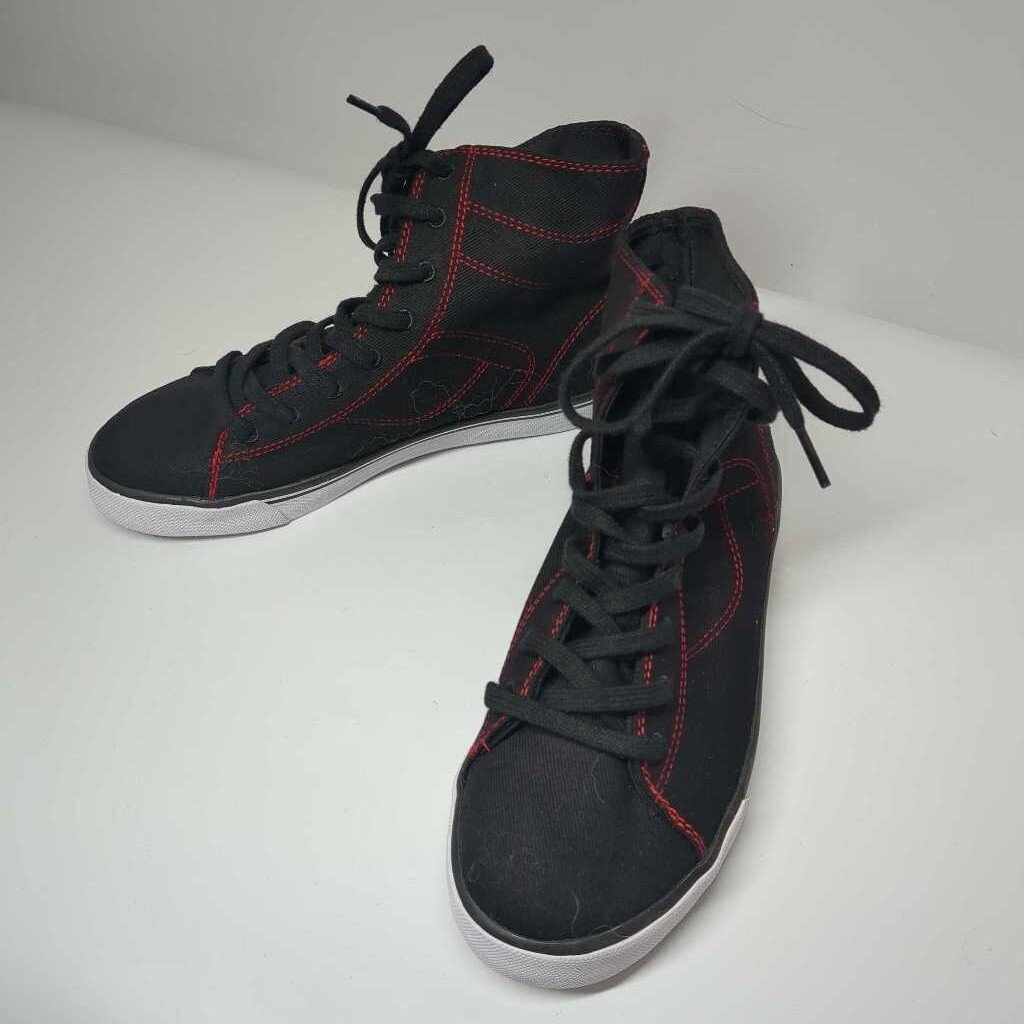 Shoes 7.5 Black/Red