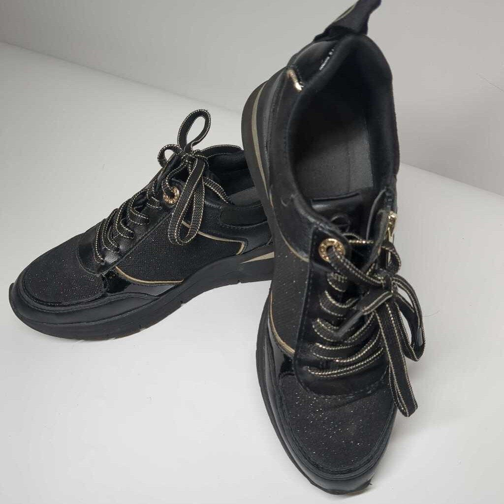 Shoes 5-5.5 Black/Gold