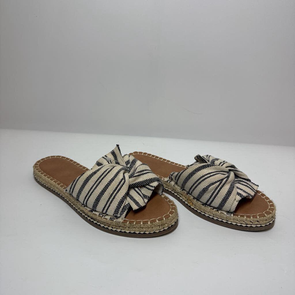 Universal Thread Sandals 9.5 BW Stripes