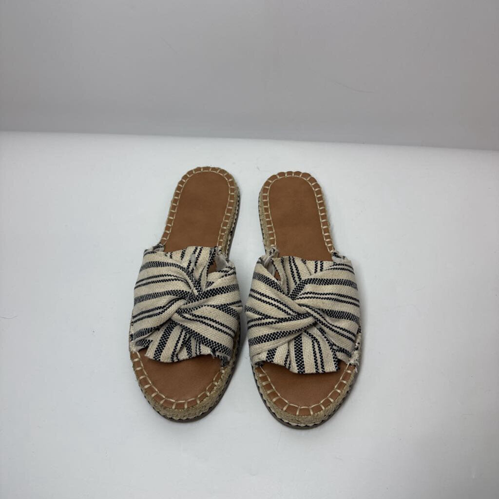 Universal Thread Sandals 9.5 BW Stripes