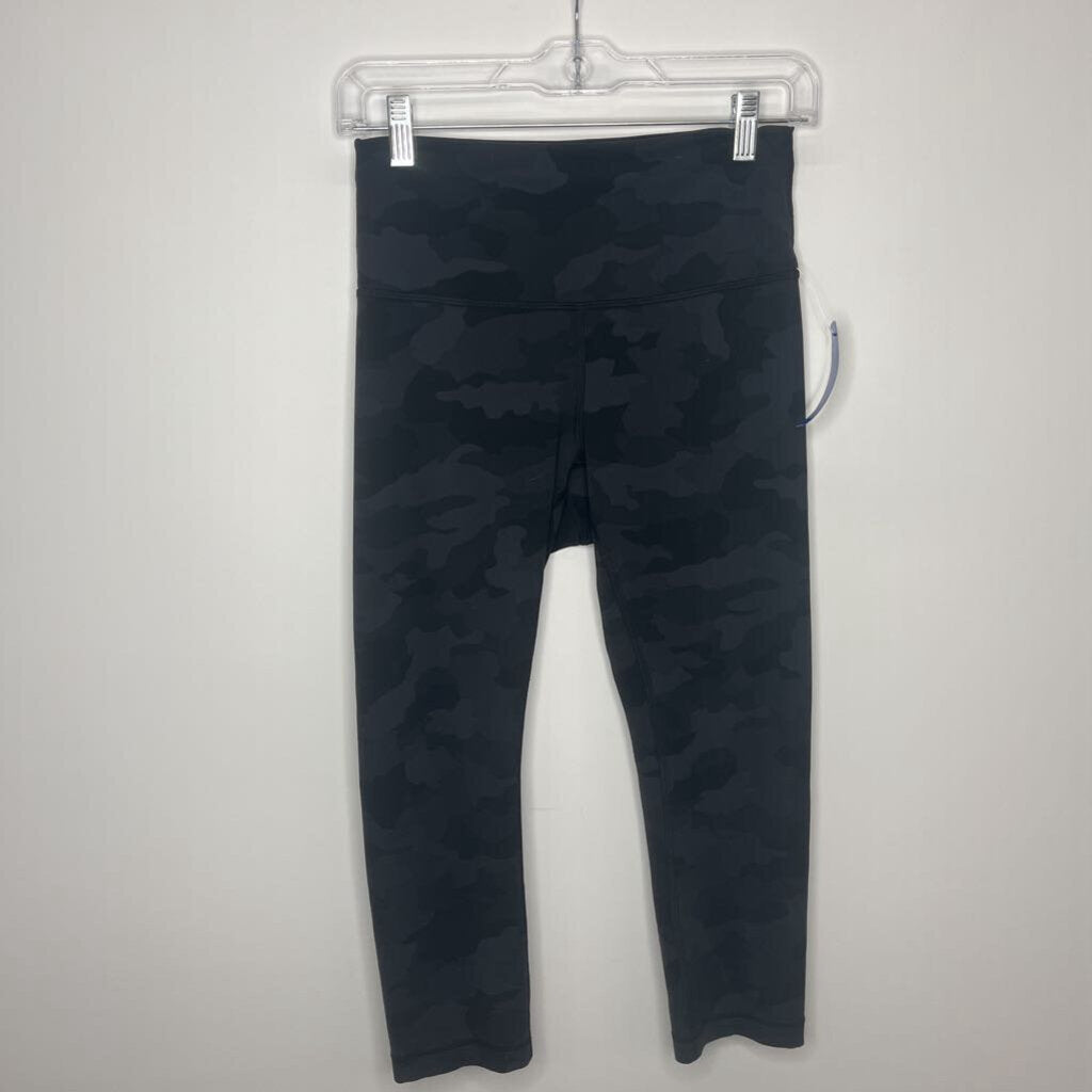 Lululemon Athletic Bottoms M/8 Black/Gray Camo