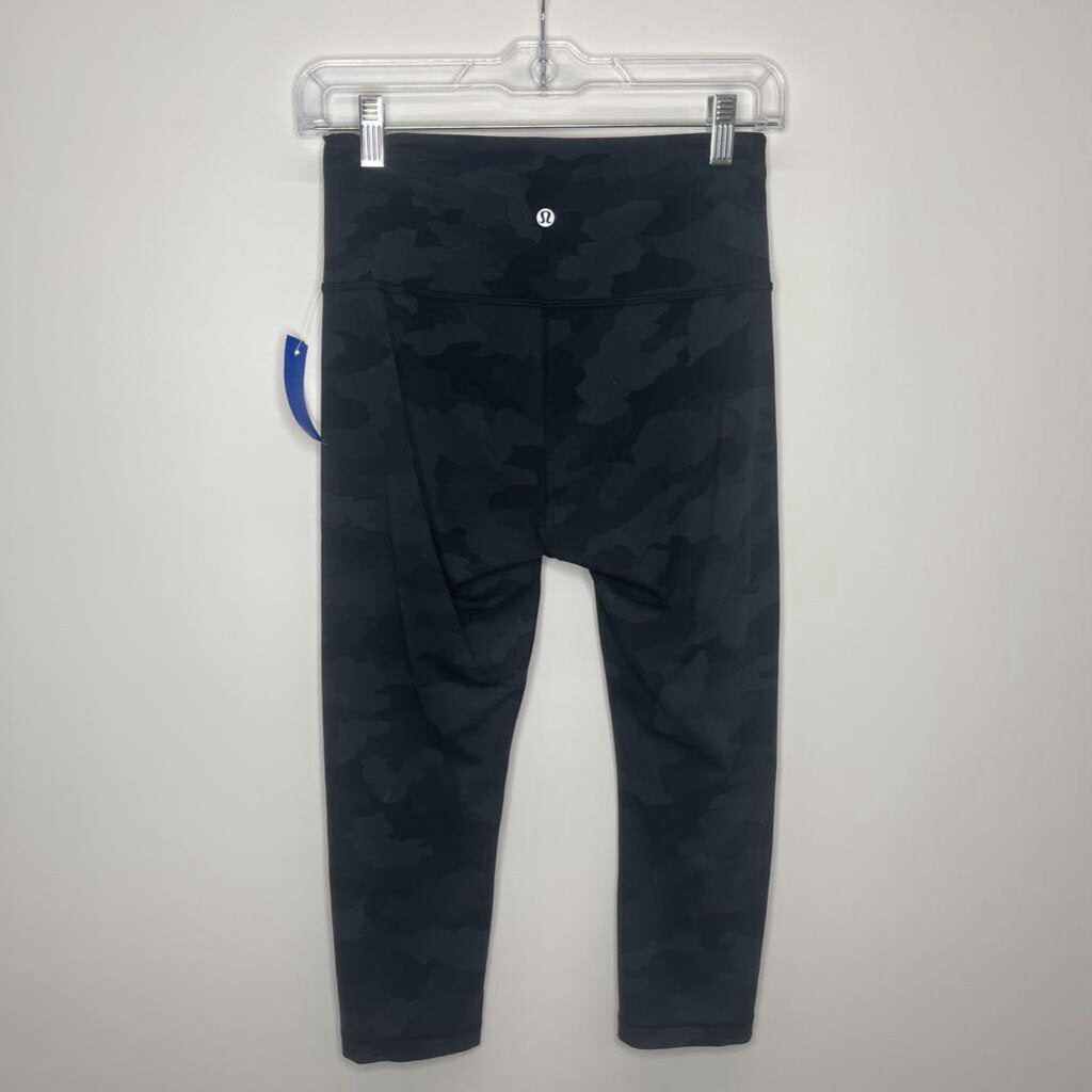 Lululemon Athletic Bottoms M/8 Black/Gray Camo
