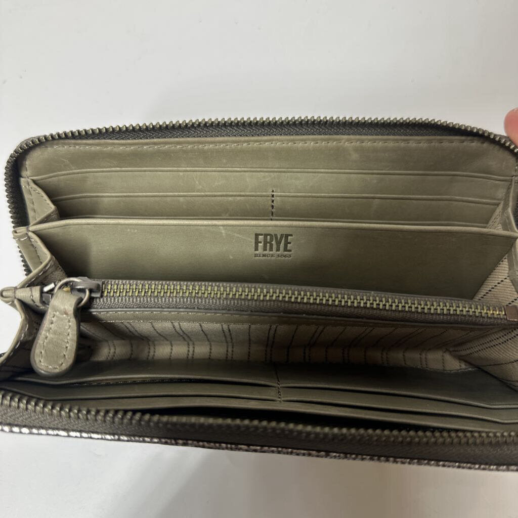 Frye Wallet Silver