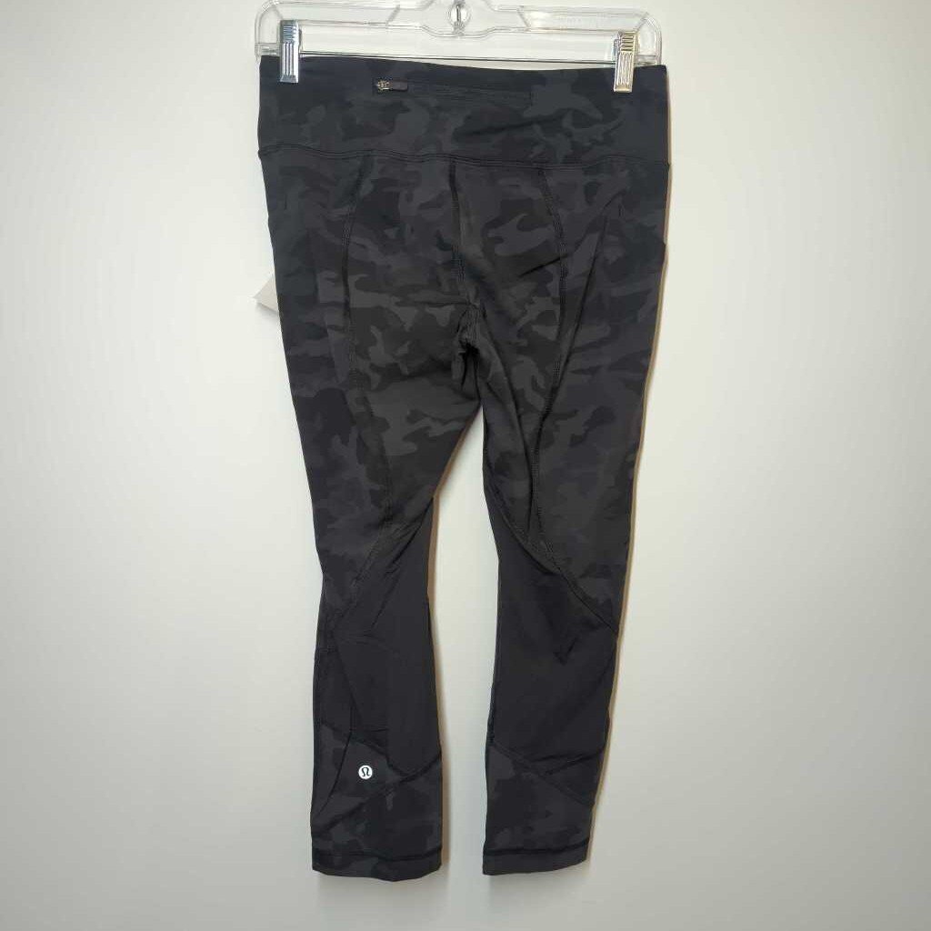 Lululemon Athletic Bottoms 6/S Black/Camo