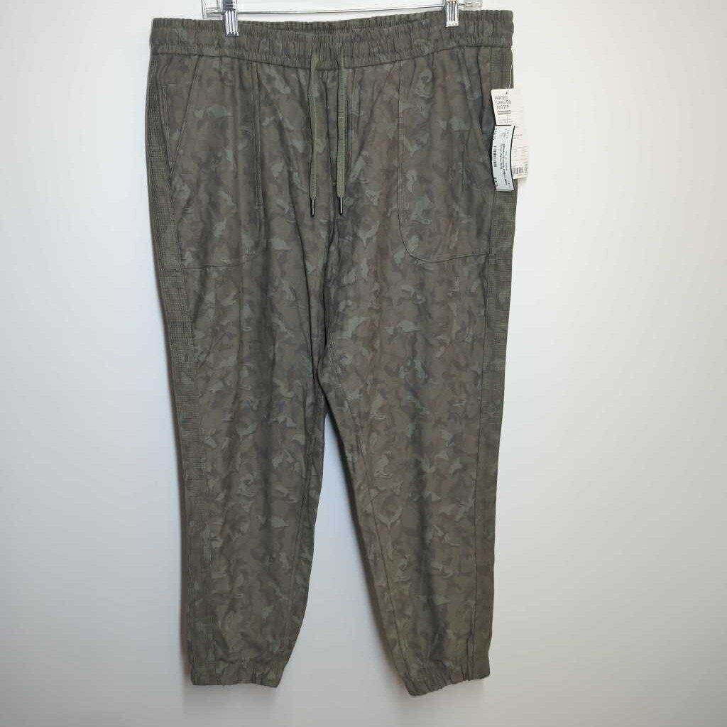 Athleta Athletic Bottoms 16/XL Green Camo
