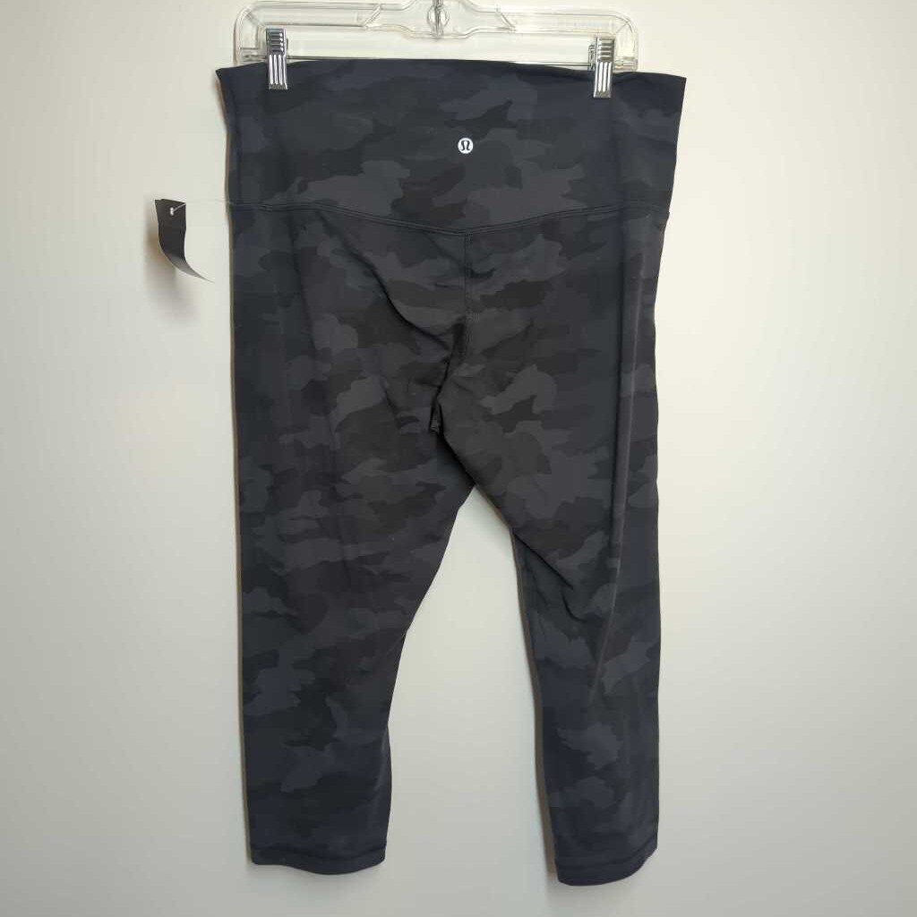 Lululemon Athletic Bottoms 14/L Black Camo