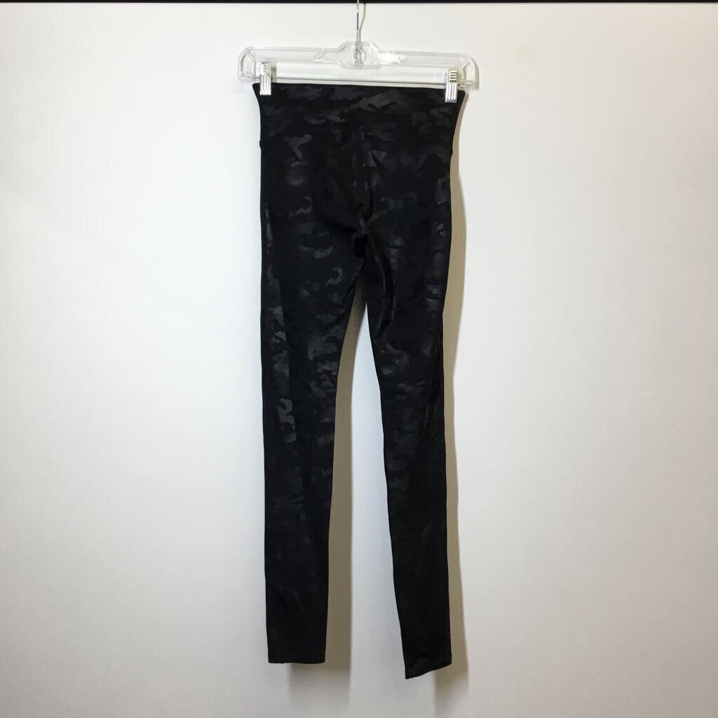 Spanx Designer Athletic Bottoms S Black Camo