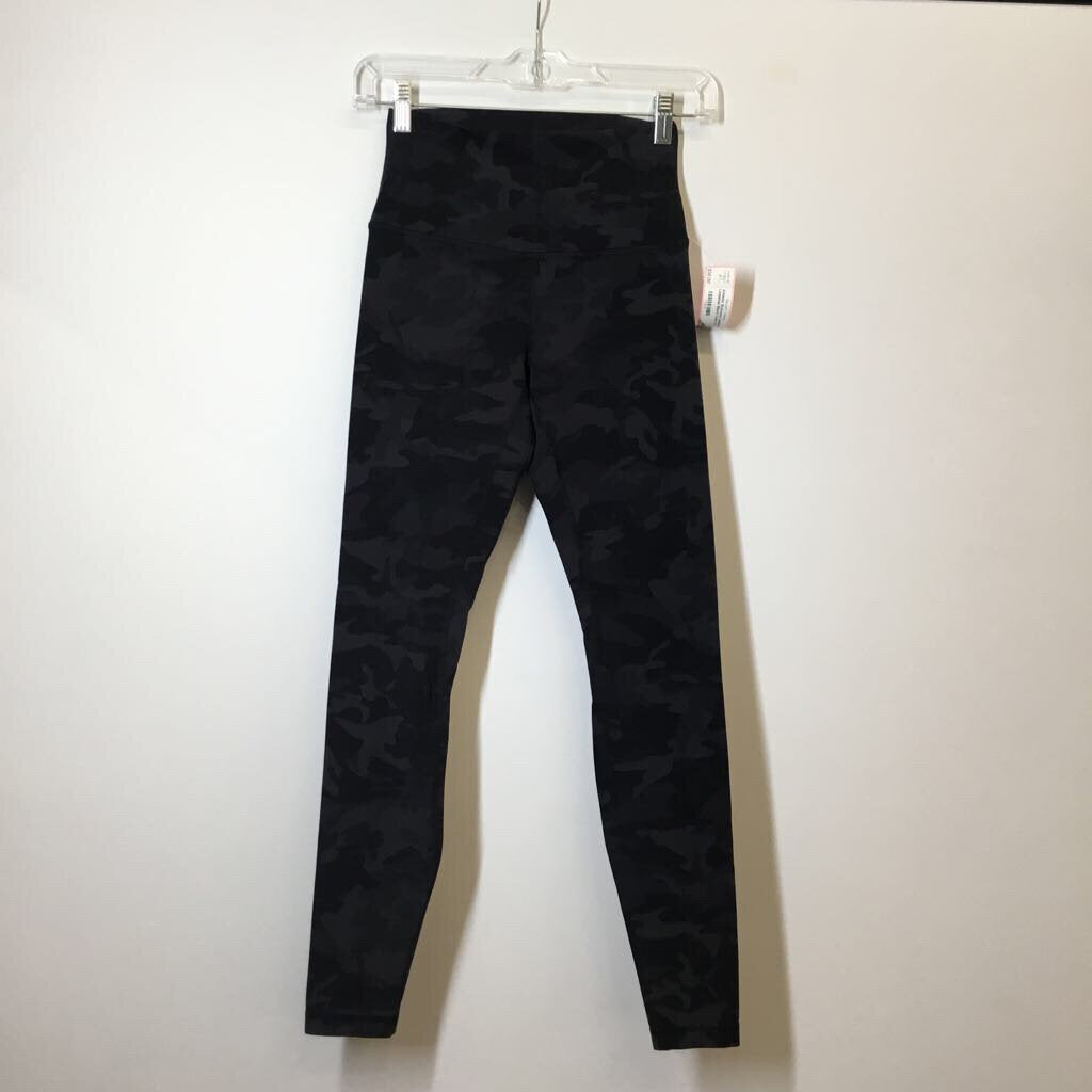 Lululemon Athletic Bottoms 4/S Black Camo