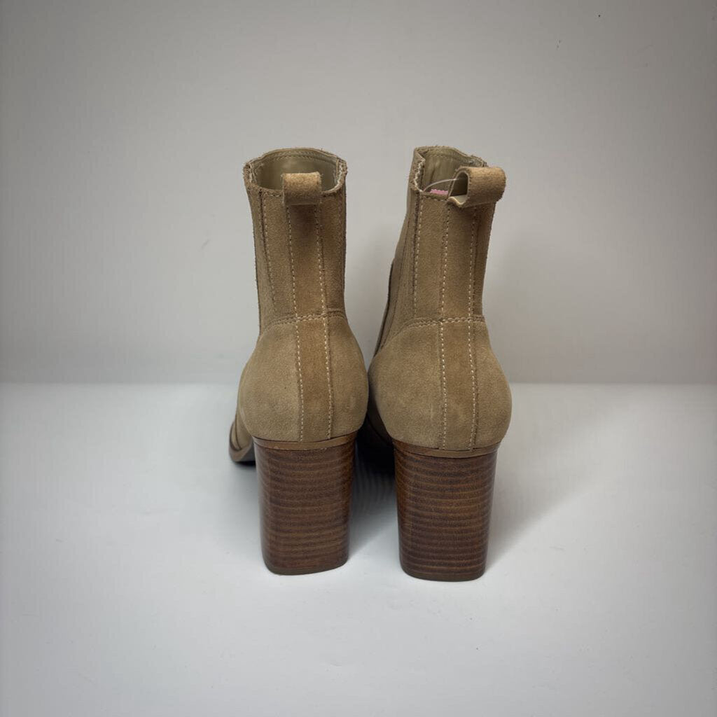 Marc Fisher Boots 7 Tan Suede