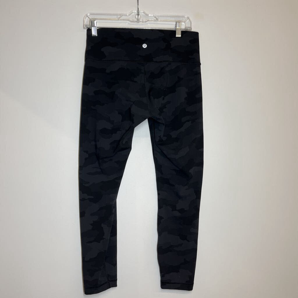 Lululemon Athletic Bottoms M/10 Black/Camo