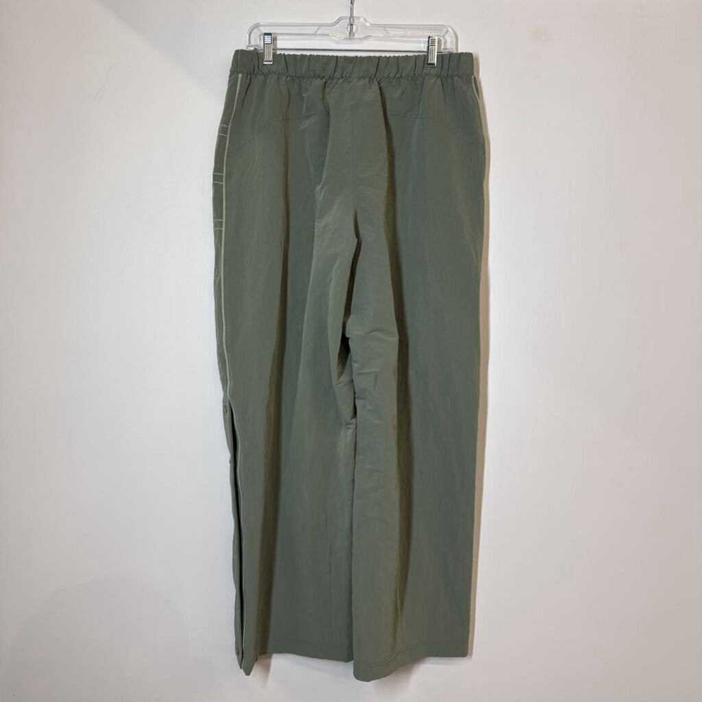 Lululemon Athletic Bottoms L Green