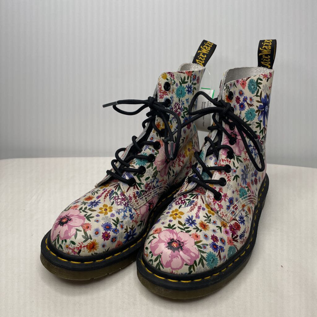 Dr. Martens Boots 7 Pascal Wanderlust