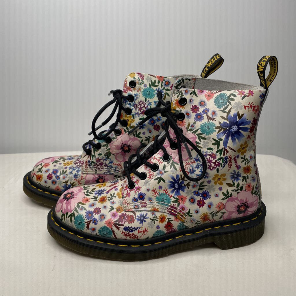 Dr. Martens Boots 7 Pascal Wanderlust