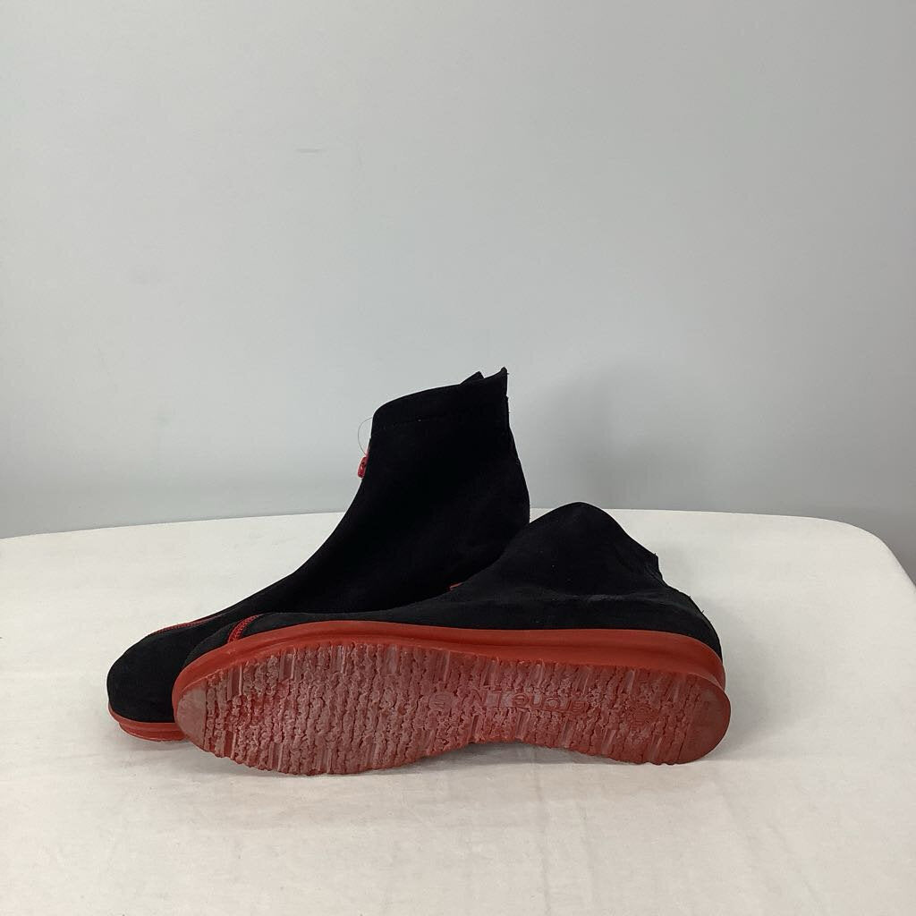 Shoes 9 Black/Red