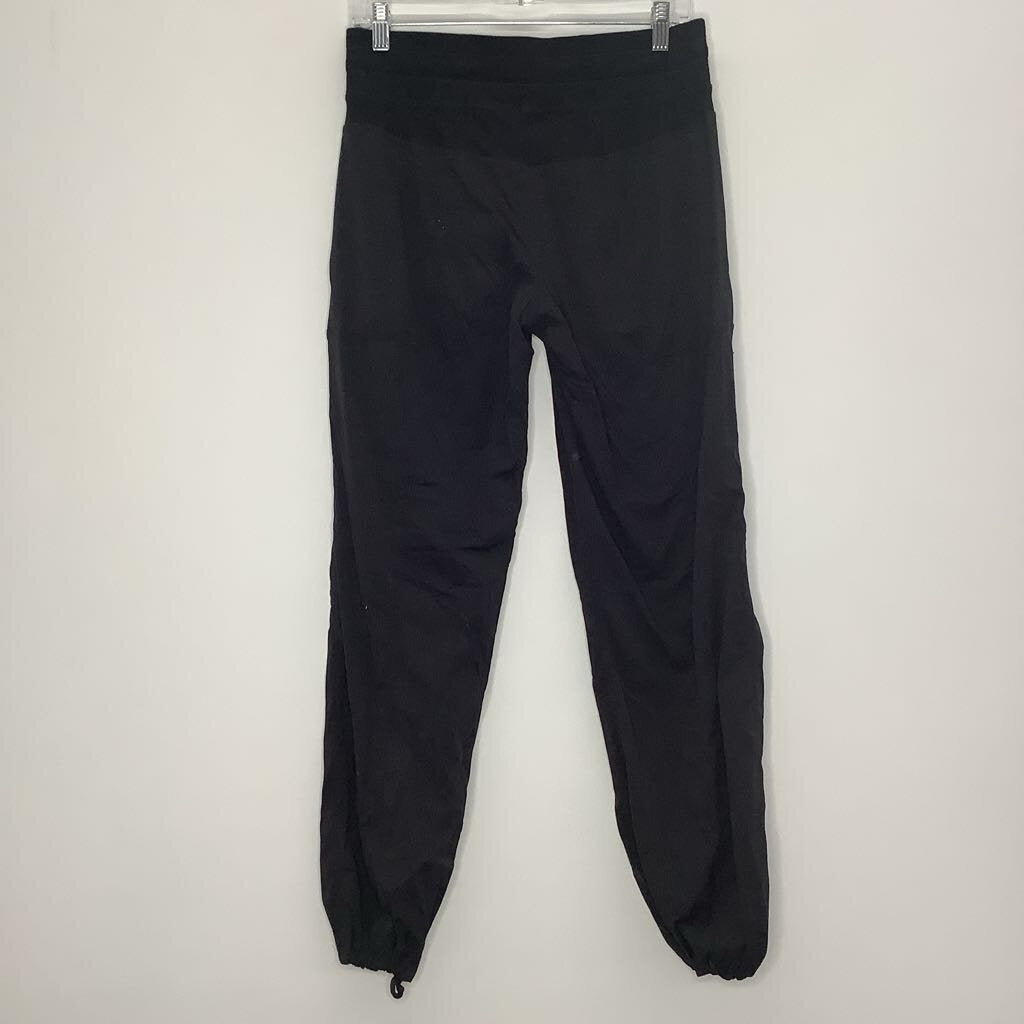 Lululemon Athletic Bottoms M/8 Black