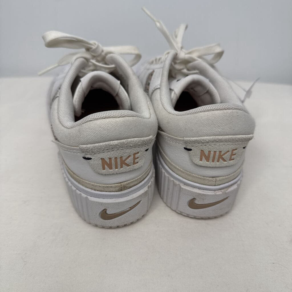 Nike Shoes 7.5 White/Tan