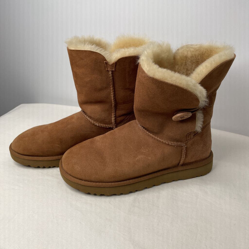 Ugg Boots 9 Tan/Cream