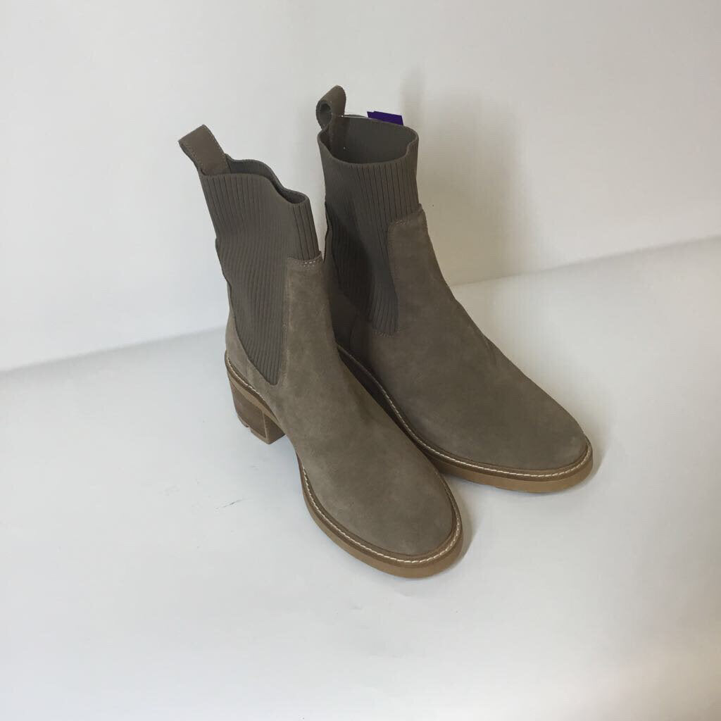 Steve Madden Boots 9 taupe