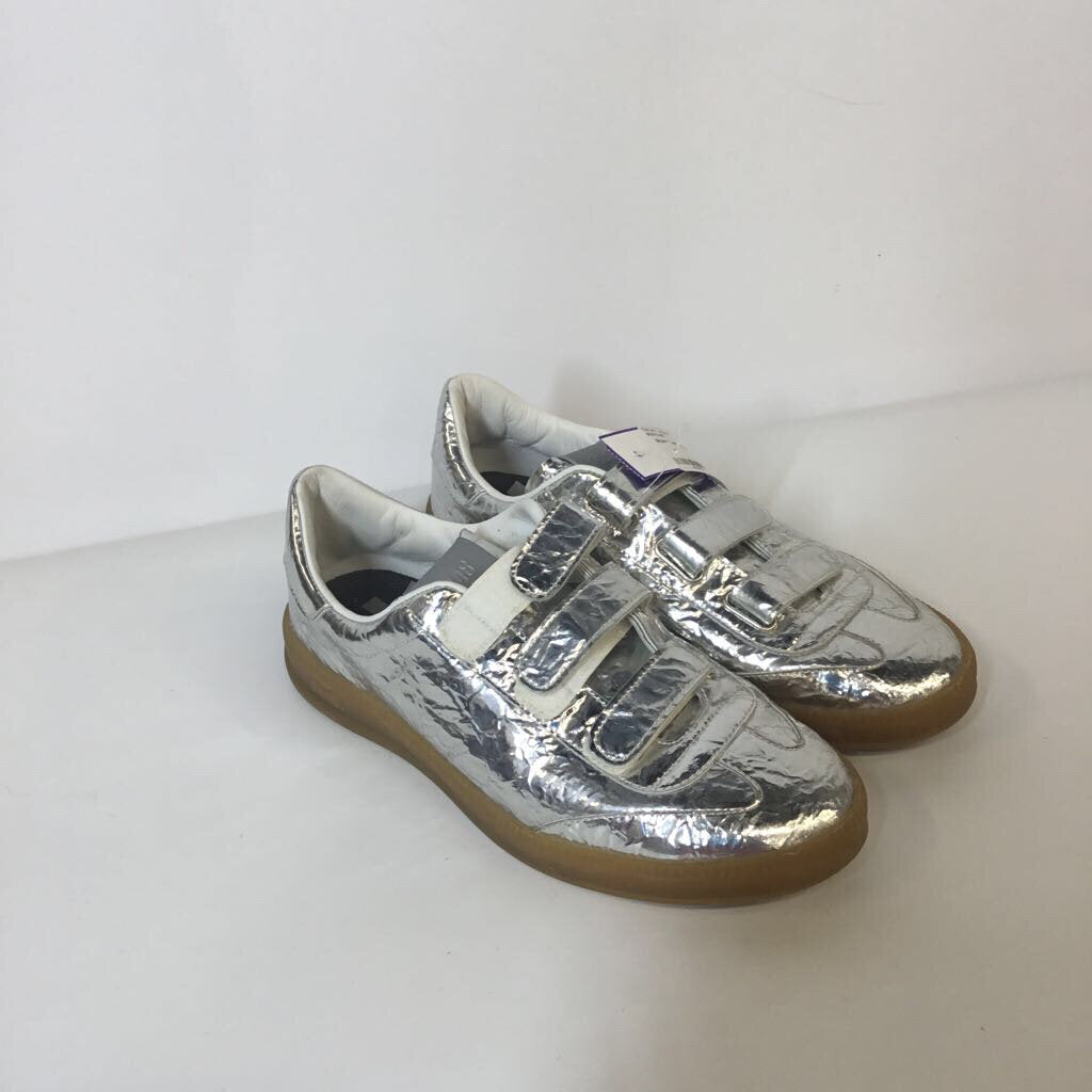P448 Shoes 9/9.5 Silver