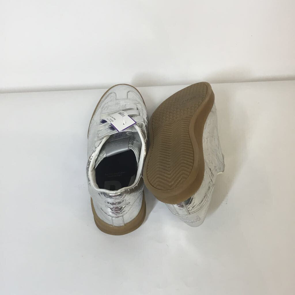 P448 Shoes 9/9.5 Silver