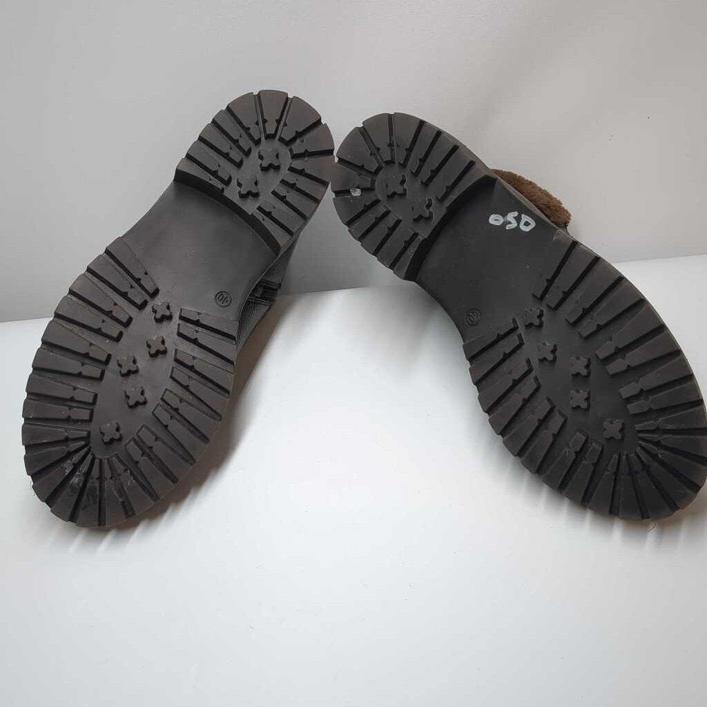 Boots 9.5 Brown