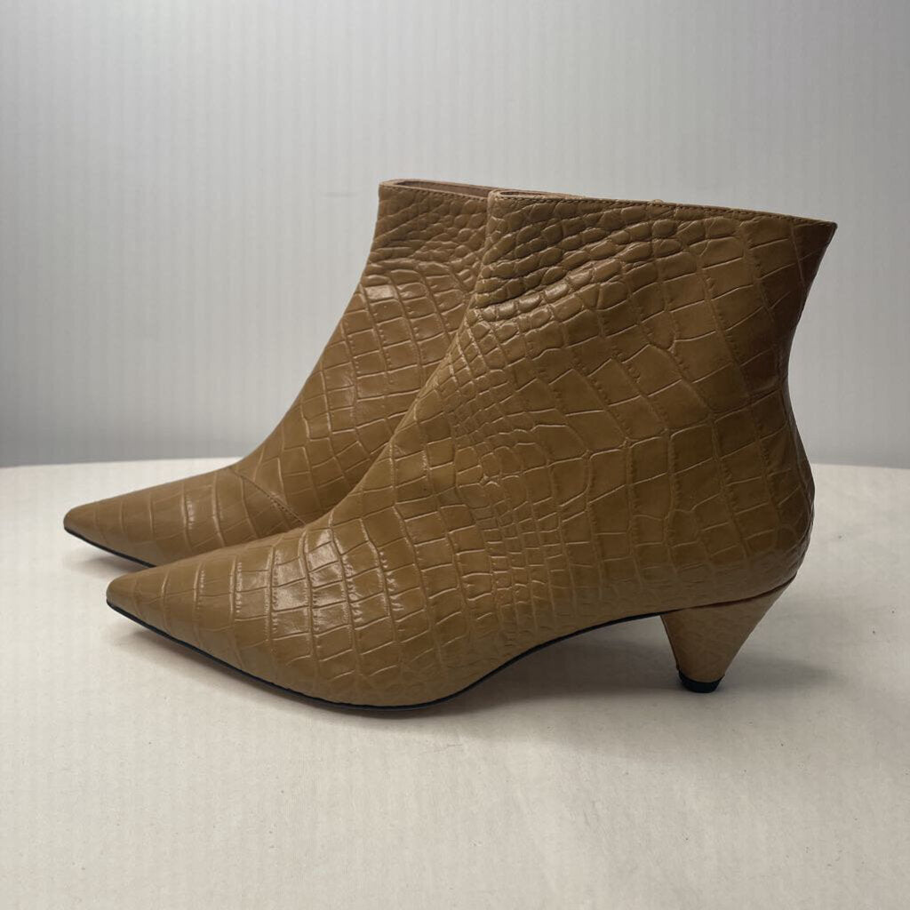 Boots 7 Tan Croc