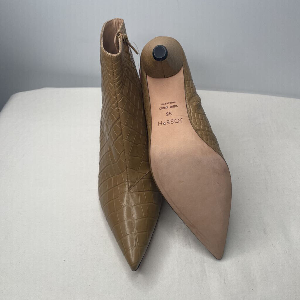 Boots 7 Tan Croc