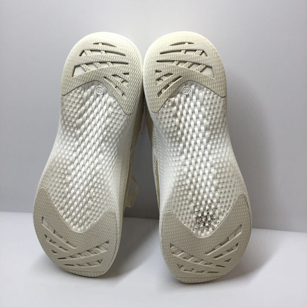 Dansko Shoes 10.5 Cream