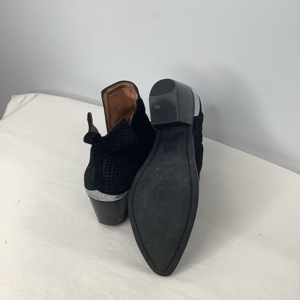 Boots 9.5 Black