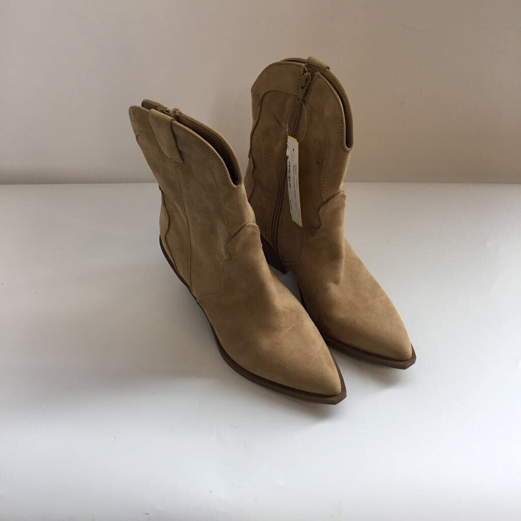 Universal Thread Boots 7 Tan