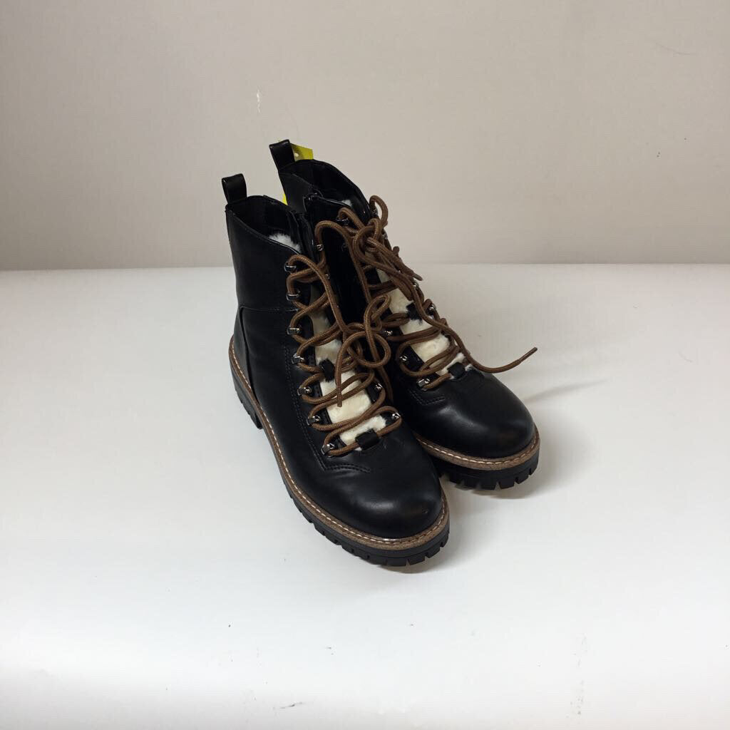 A New Day Boots 6.5 Black/Brown