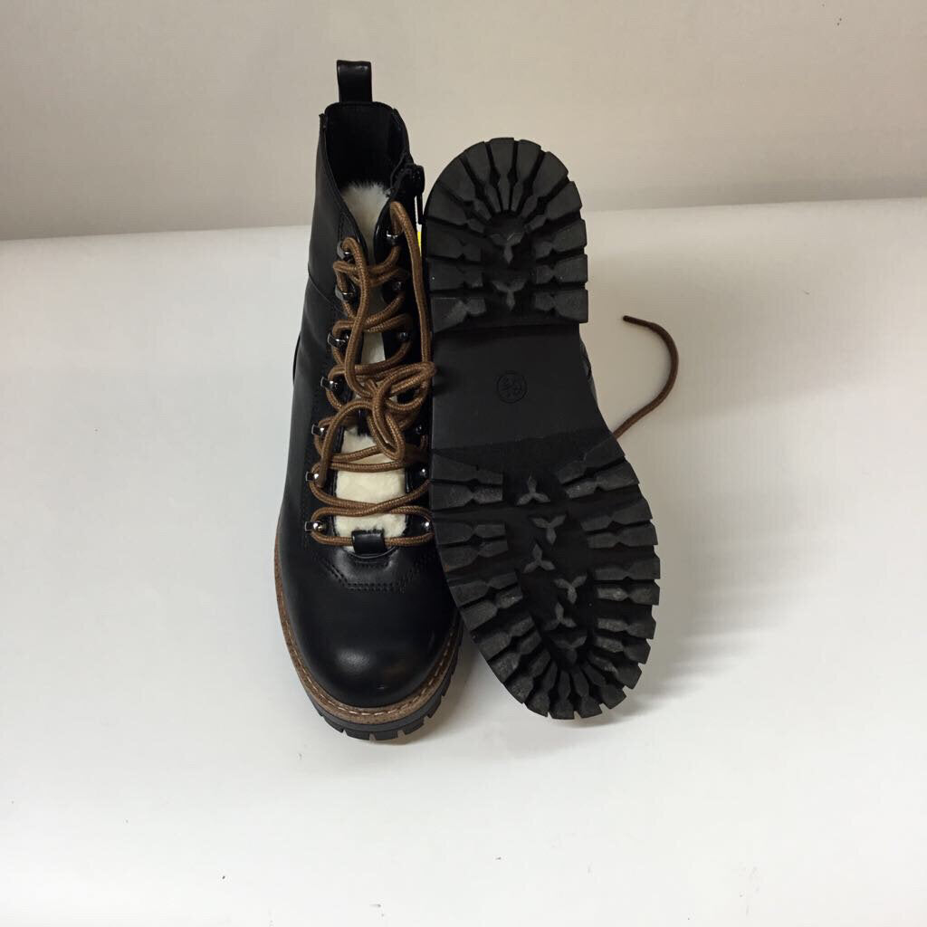 A New Day Boots 6.5 Black/Brown