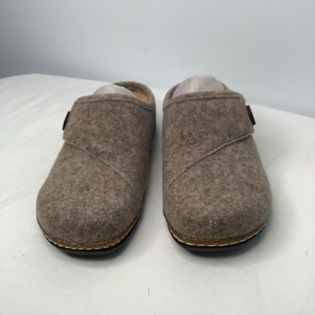 Earth Shoes 7.5 Tan