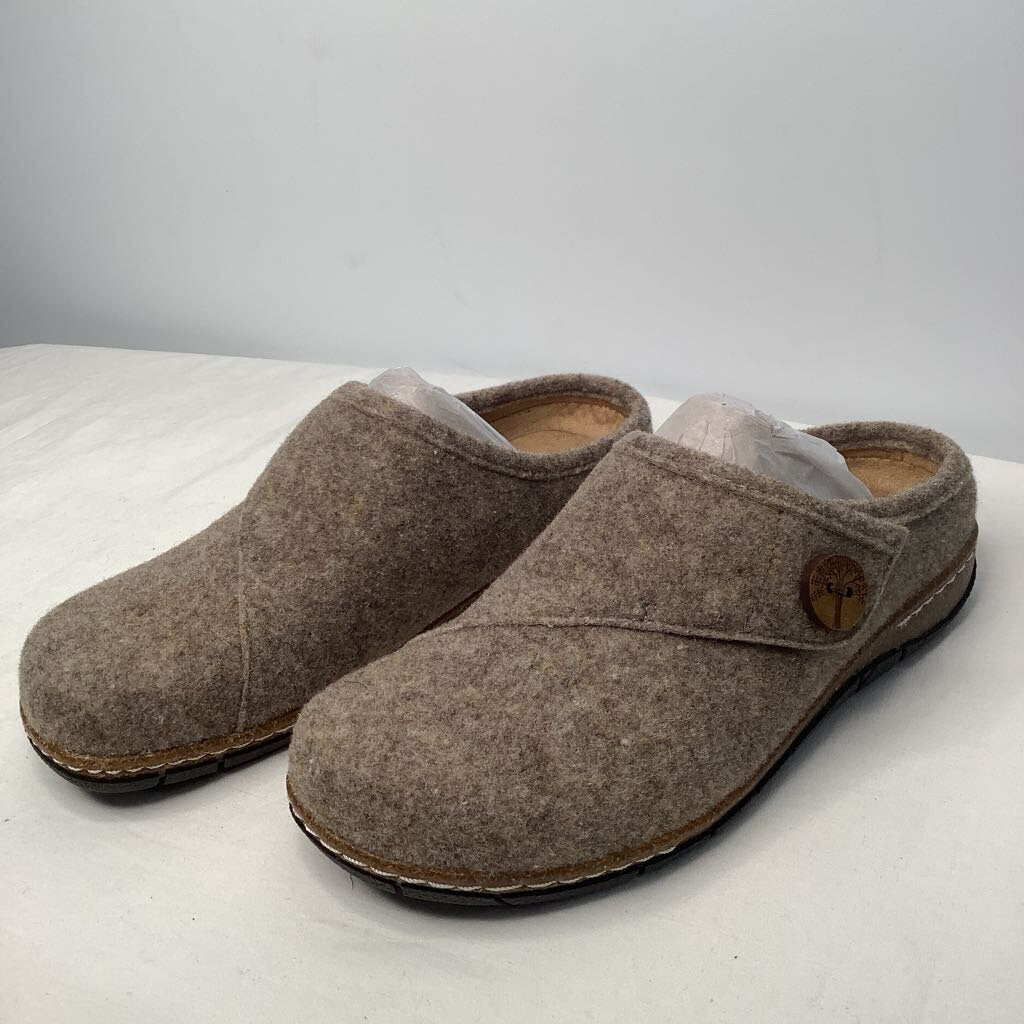 Earth Shoes 7.5 Tan