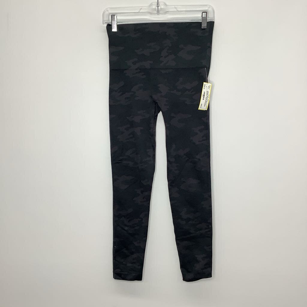 Spanx Designer Athletic Bottoms L Dark Green/Black Camo