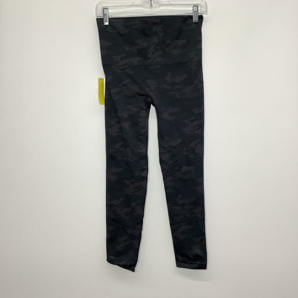 Spanx Designer Athletic Bottoms L Dark Green/Black Camo