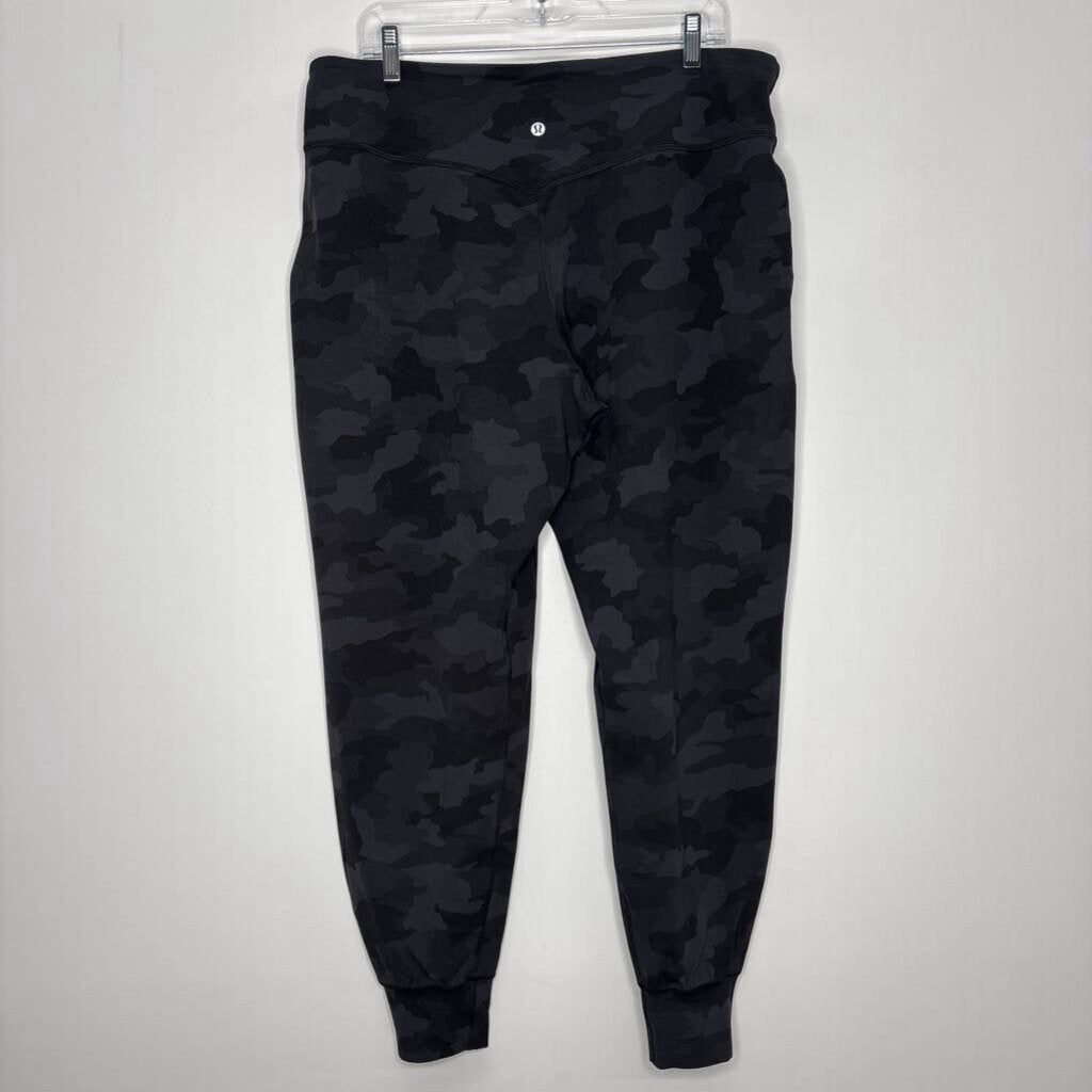 Lululemon Athletic Bottoms 16/XL Black Camo