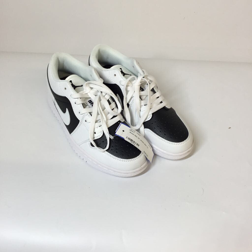 Nike Shoes 7.5 BW